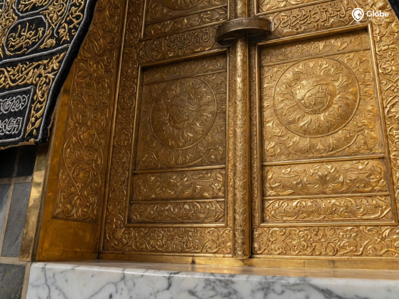 what is inside of the kaaba
