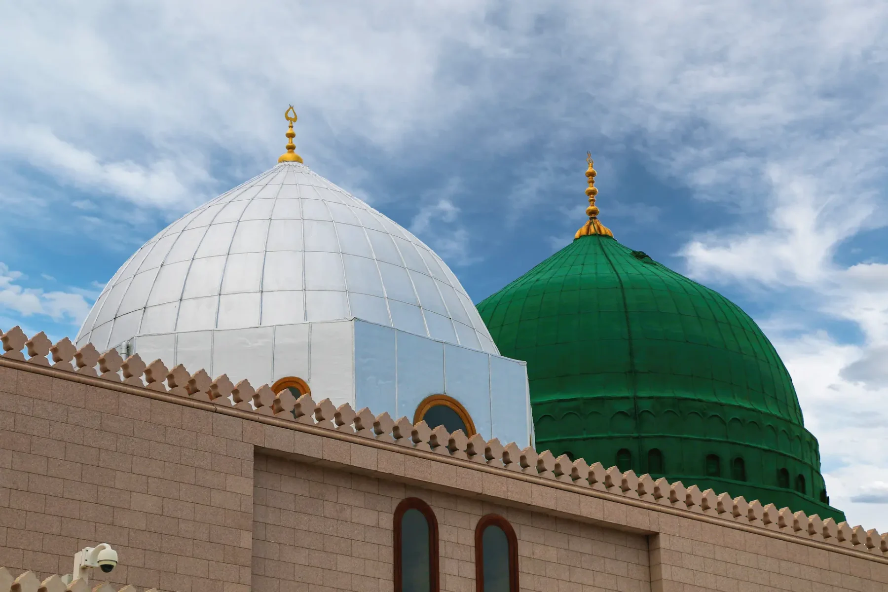 medina-saudi-arabia-green-dome-close-up-proph-2025-03-23-18-38-52-utc.webp
