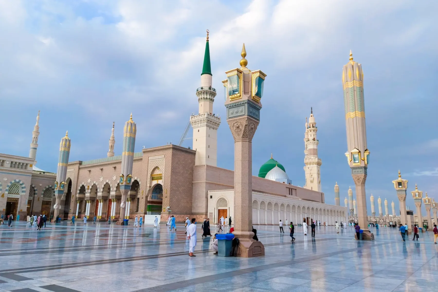 prophet-mohammed-mosque-al-masjid-an-nabawi-um-2025-03-23-18-46-40-utc.webp